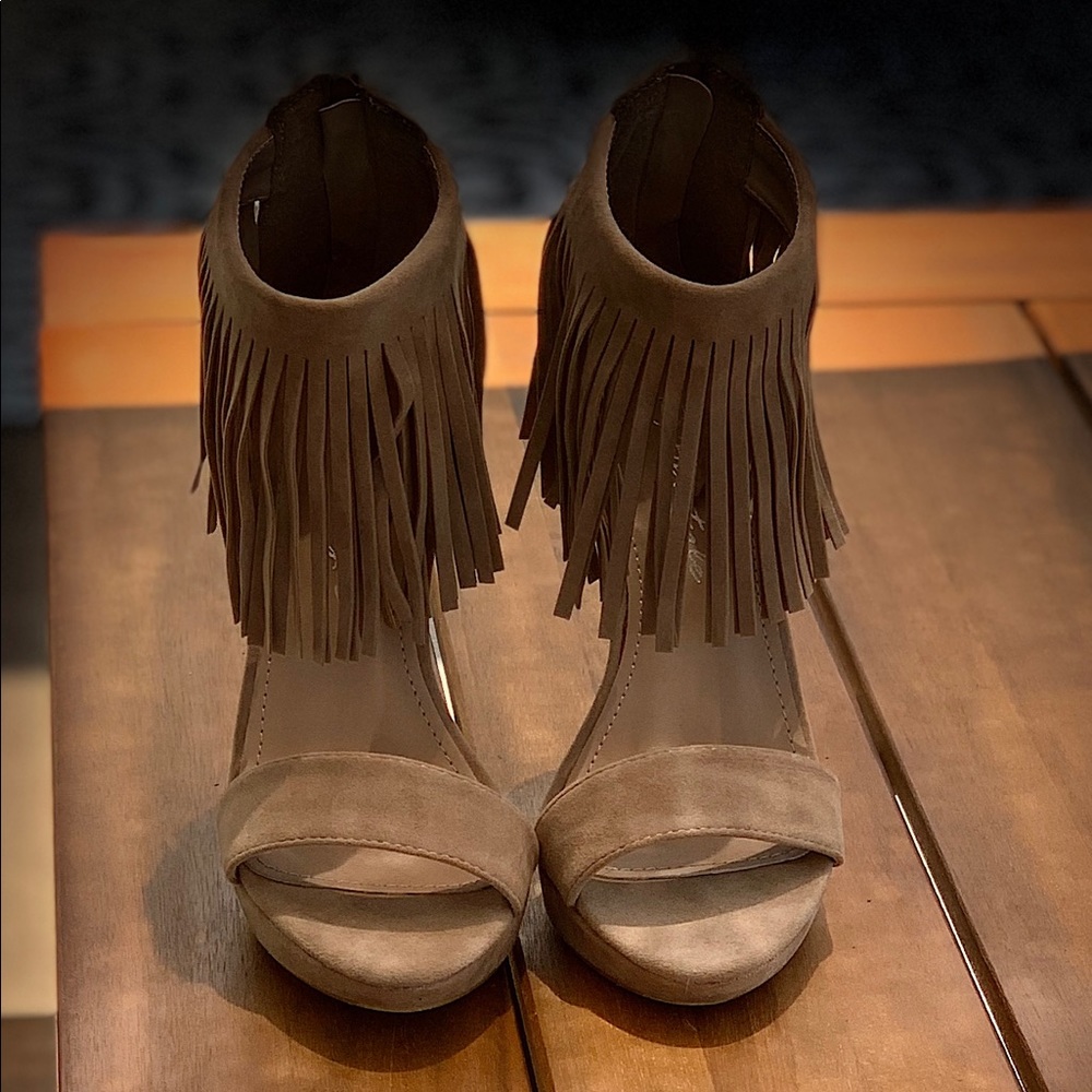Fringe Heel - Picture 3 of 3